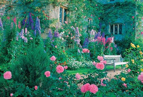В градината на задния двор. онлайн пъзел