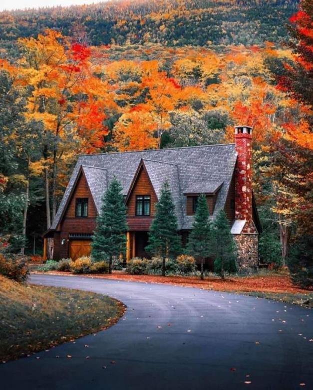 Autumn day in New England jigsaw puzzle online
