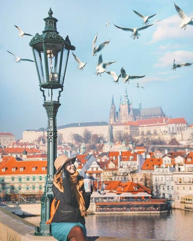 Zona din jurul podului Charles din Praga jigsaw puzzle online