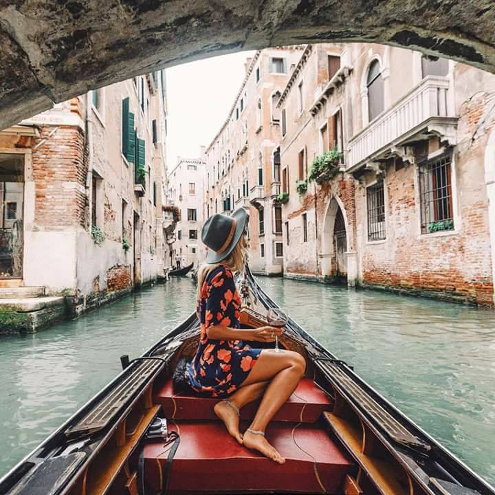Путешествие на гондоле по Венеции онлайн-пазл