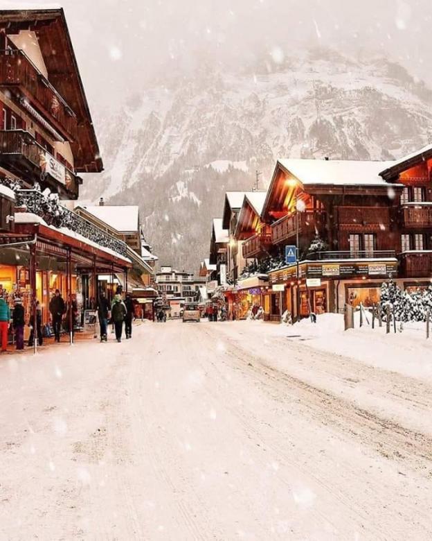 Wundervoller Winter in der Schweiz Online-Puzzle