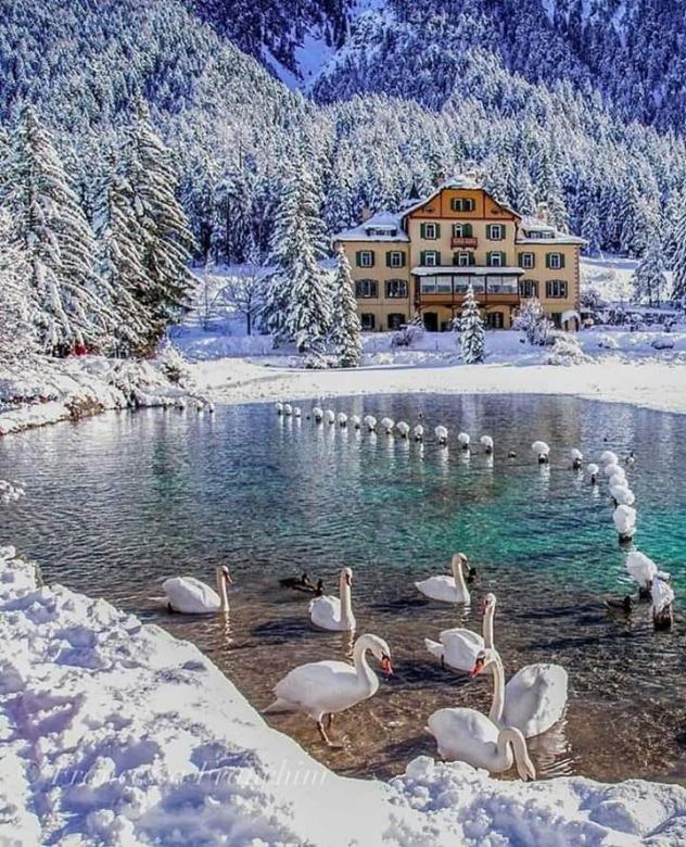 Dobiacco Lake, Trentino Alto, Italië. legpuzzel online