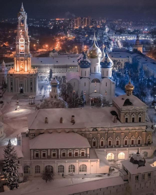 Вълшебна зимна нощ в Москва онлайн пъзел