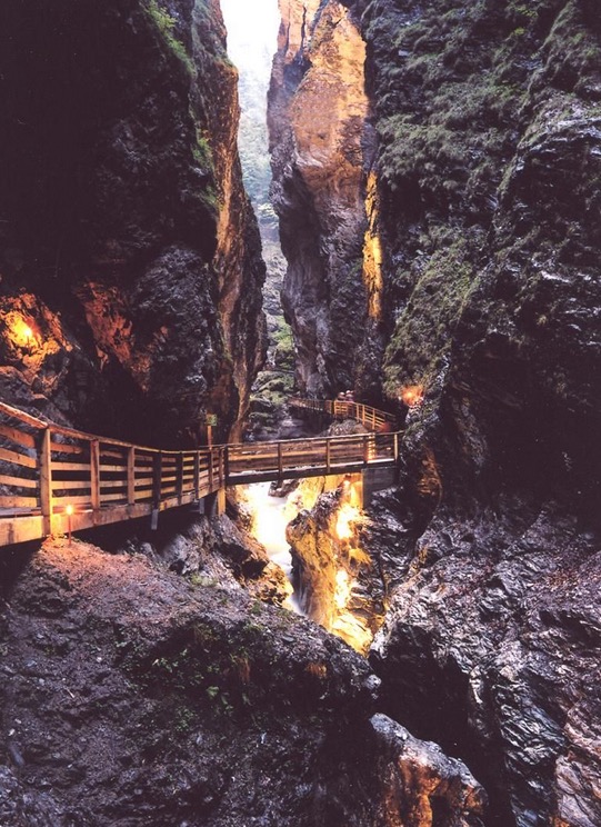 Přírodní vodopády u Berchtesgaden пазл онлайн