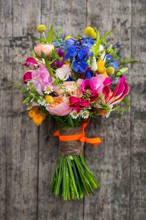 Разноцветные цветы в букете пазл онлайн
