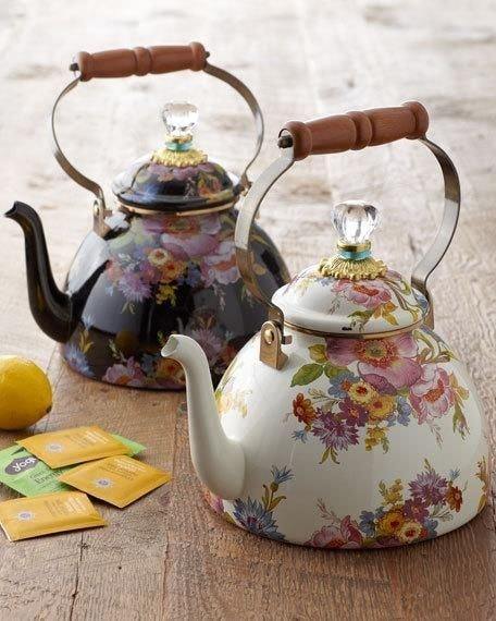 Two flower teapots online puzzle