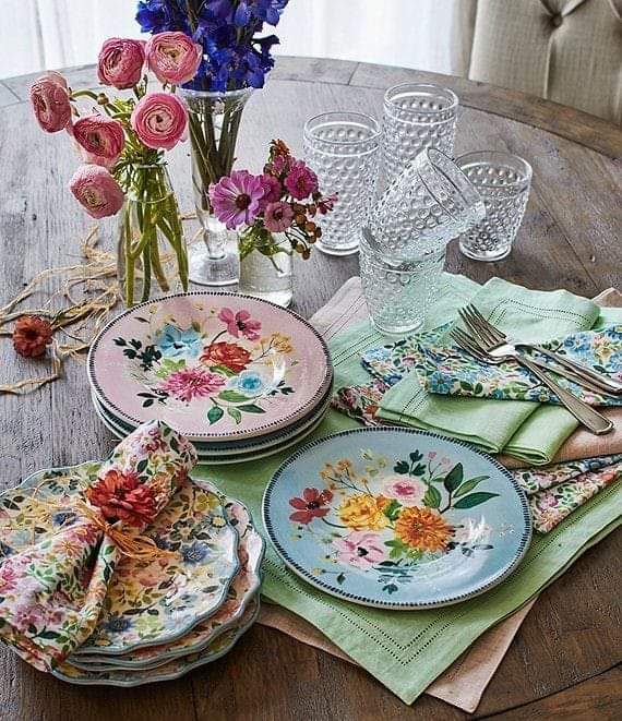 Ястие от чинии с цветя онлайн пъзел