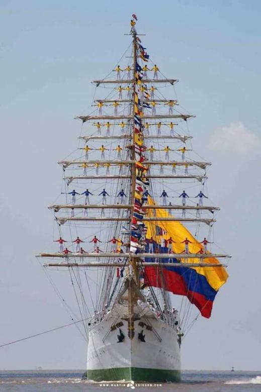 Gloria - учебный корабль ВМС Колумбии онлайн-пазл