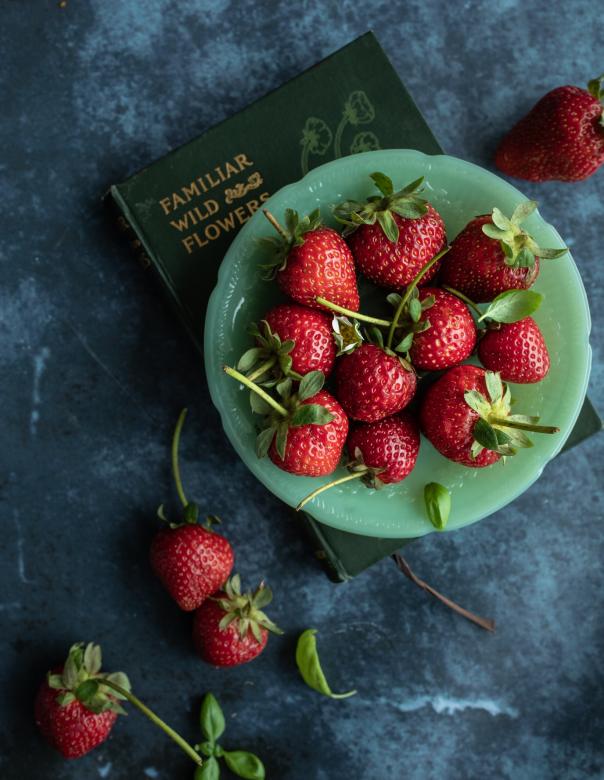 Художествени ягоди онлайн пъзел