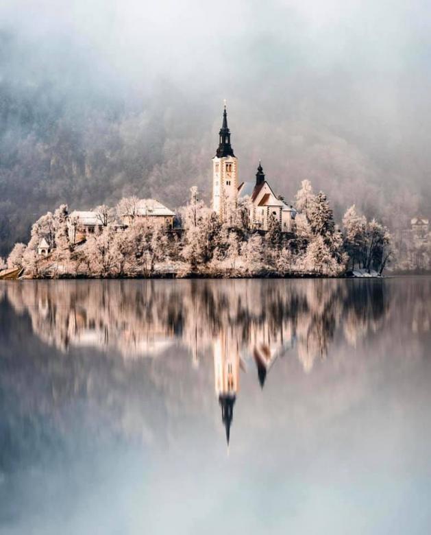 Blodsjön i Slovenien. pussel på nätet