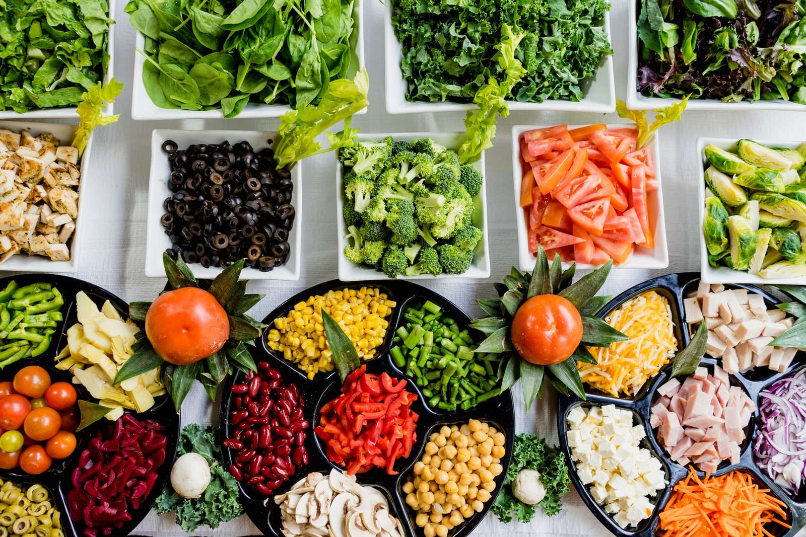 Ett bord med grönsaker Pussel online