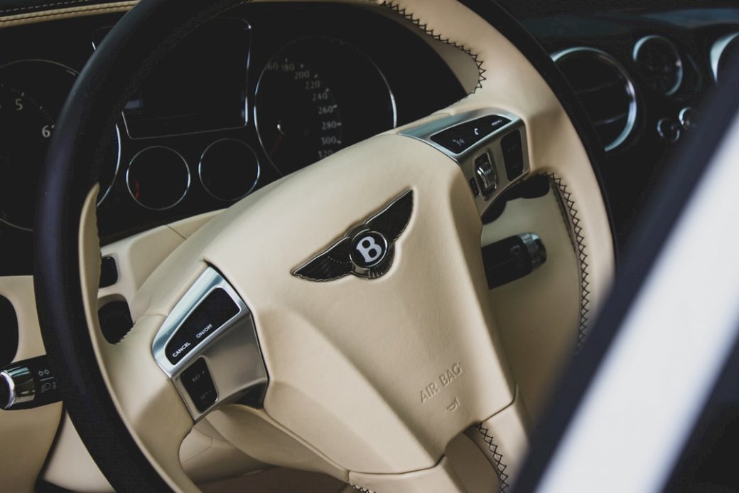 Dentro de un Bentley - El rompecabezas en línea