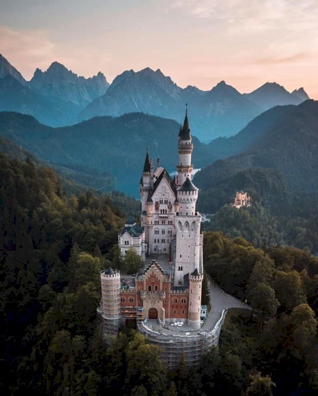 Märchenschloss von Neuschwanstein in Deutschland Puzzlespiel online