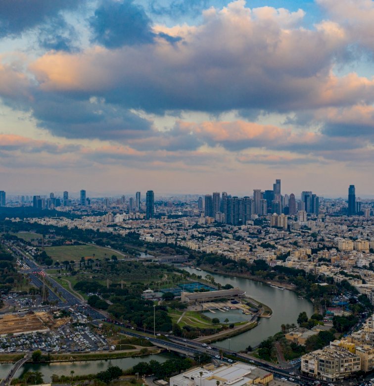 Tel Aviv Skyline och Yarkon Pussel online