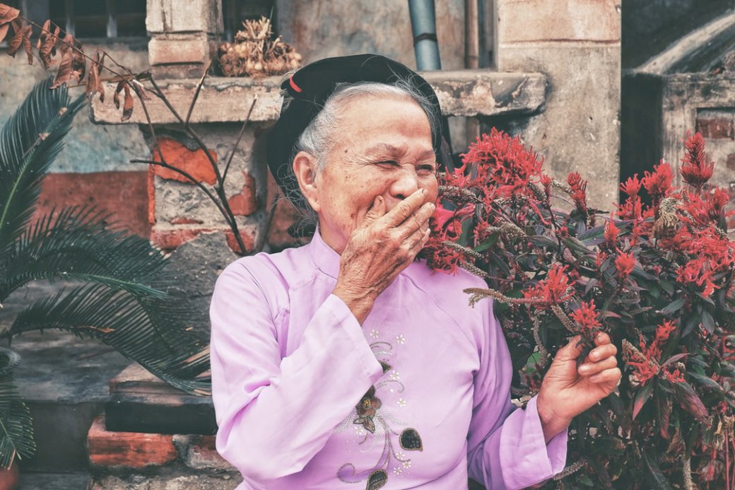 Χαμόγελο μιας ηλικιωμένης γυναίκας παζλ online