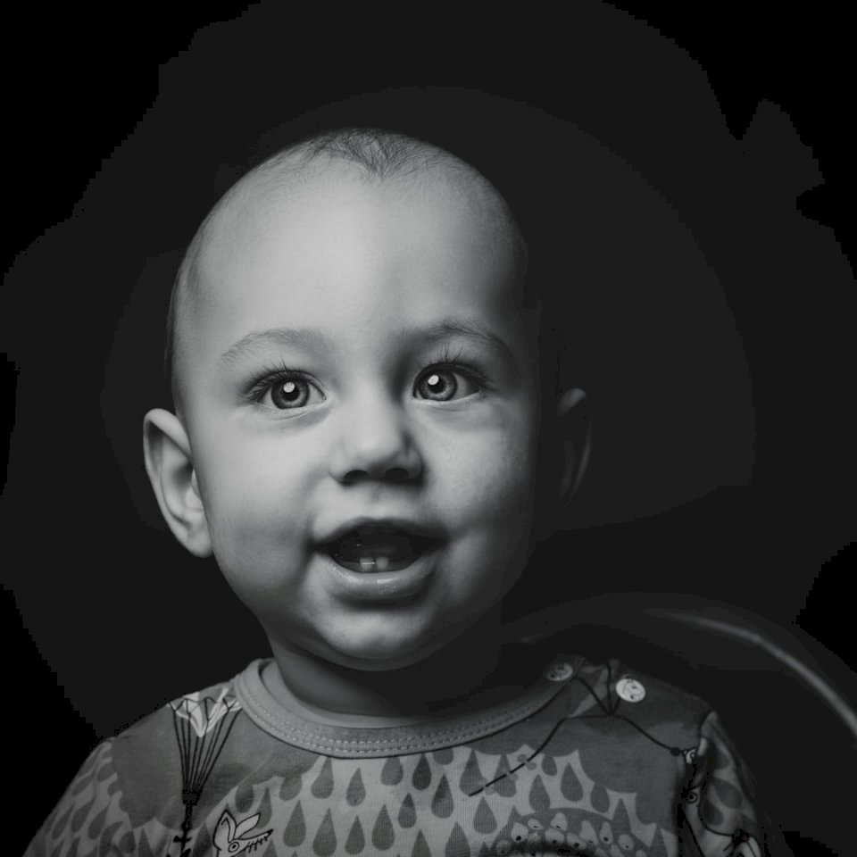 Cara de bebé monocromo en boras rompecabezas en línea