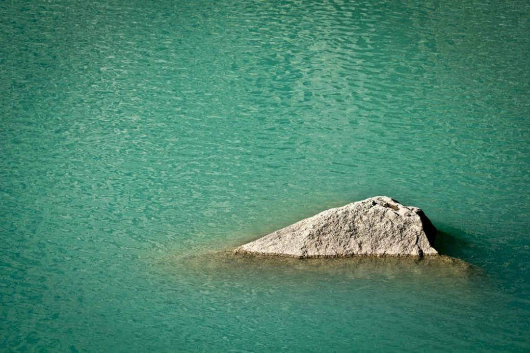 Rock in een gletsjermeer op online puzzel