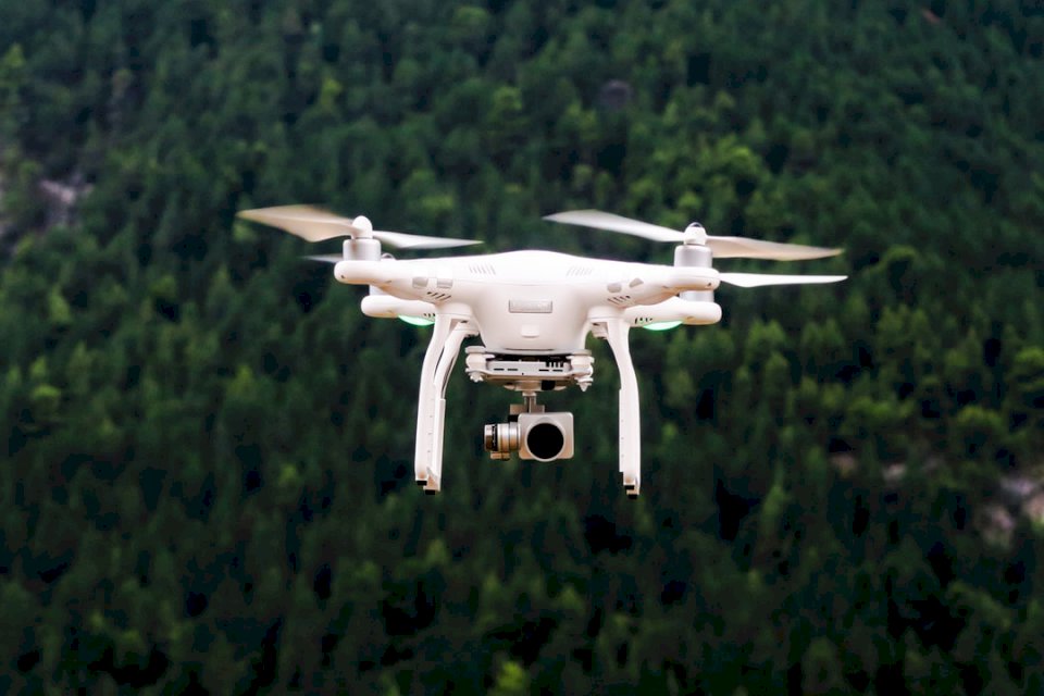 White drone mid-flight jigsaw puzzle online