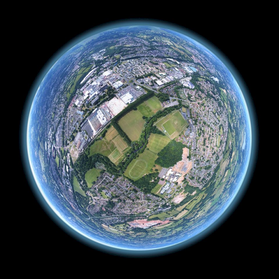 Un panorama 360 ° cousu et puzzle en ligne