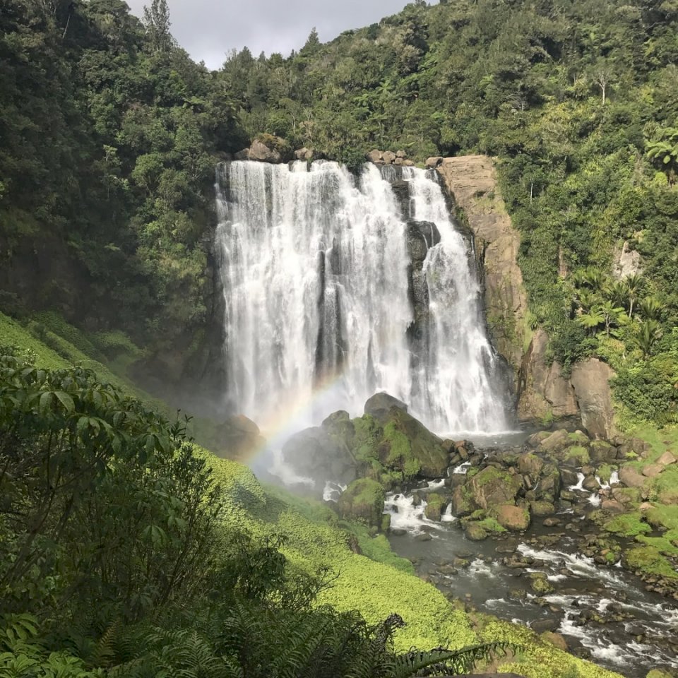 Waterval in Te Anga, online puzzel