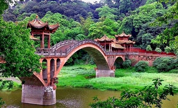 Σε έναν κινεζικό κήπο. παζλ online
