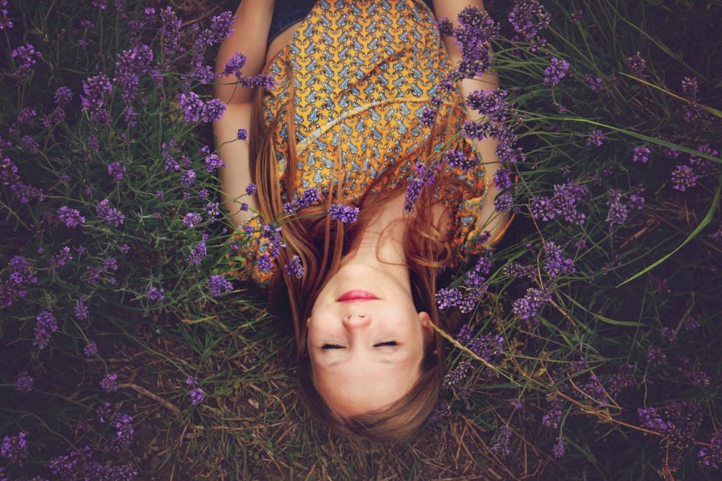 A woman in lavender online puzzle