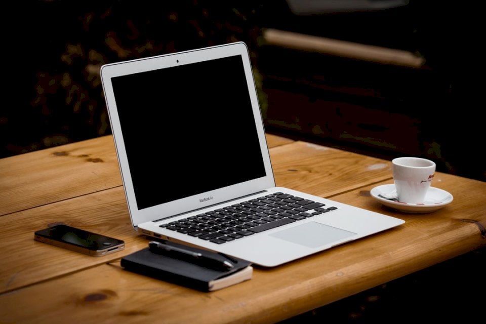 Macbook laptop on a desk online puzzle