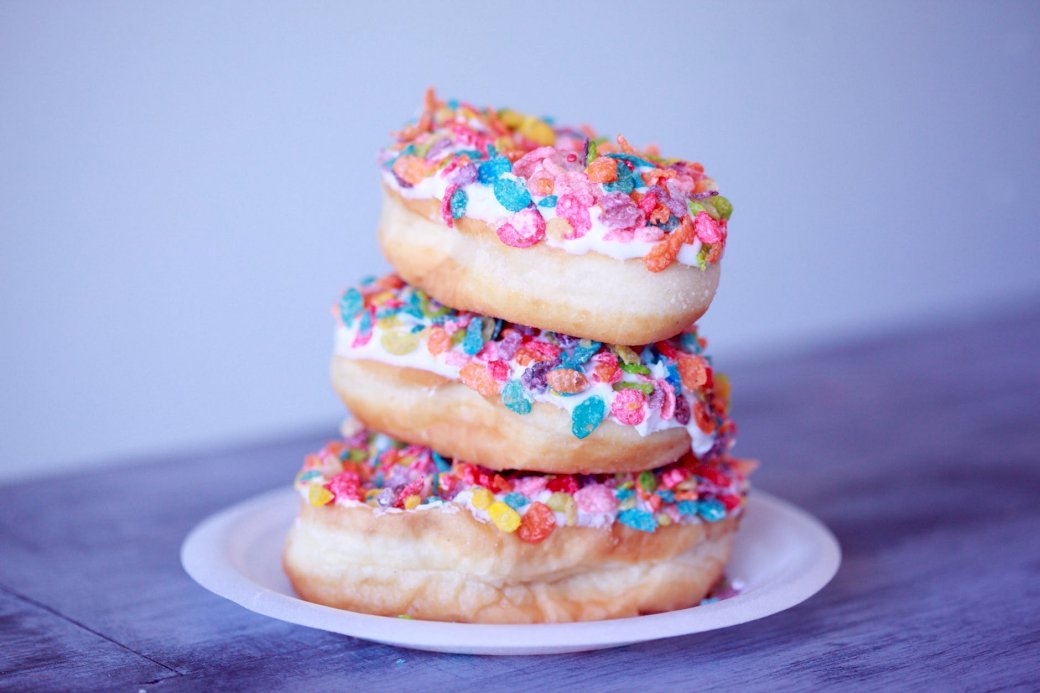 Dikke donderdag - kleurrijke donuts legpuzzel online