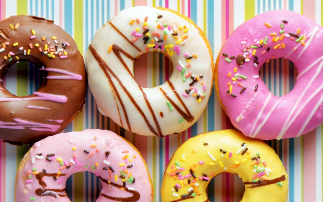 Donuts coloridos el jueves gordo rompecabezas en línea