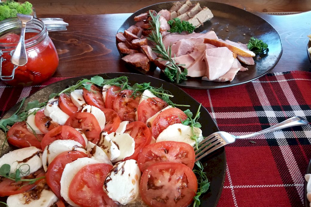 hälsosam frukost med tomater Pussel online