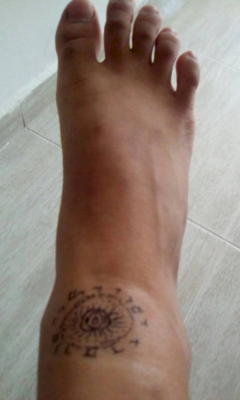 τατουάζ στα πόδια online παζλ