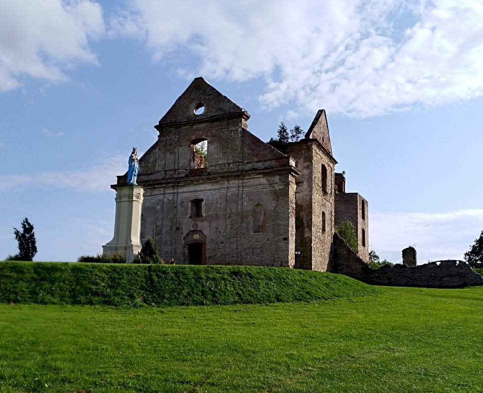 Манастирски руини онлайн пъзел