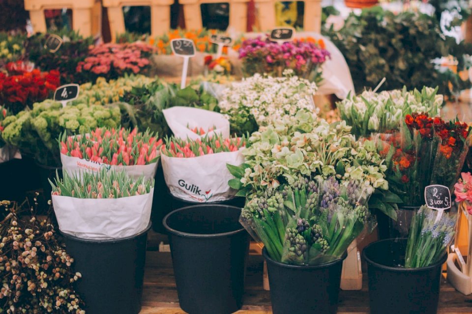 Baldes com mercados de flores quebra-cabeças online