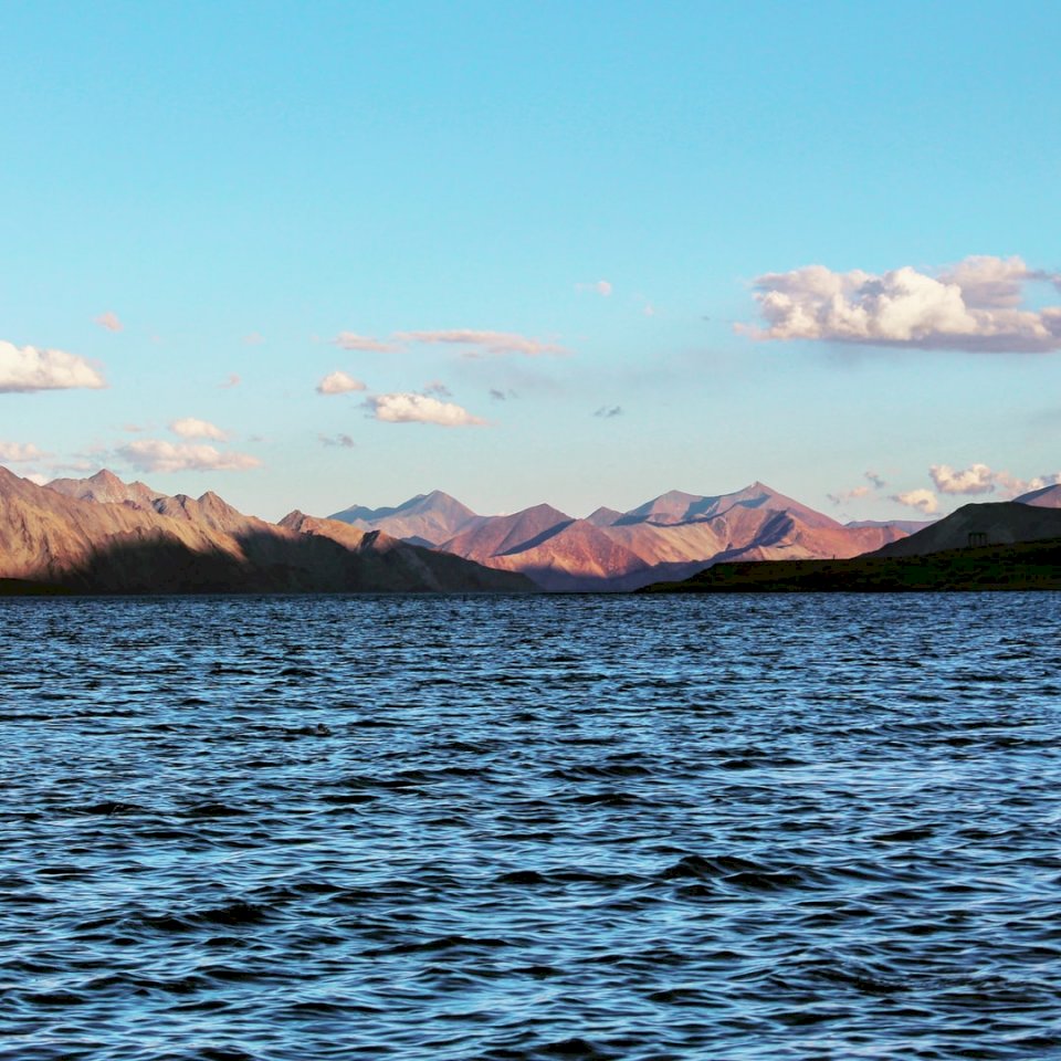 Lago Pangong a Leh, Ladakh puzzle online