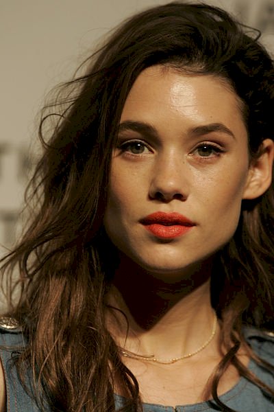 Astrid Berges Frisbey puzzle online