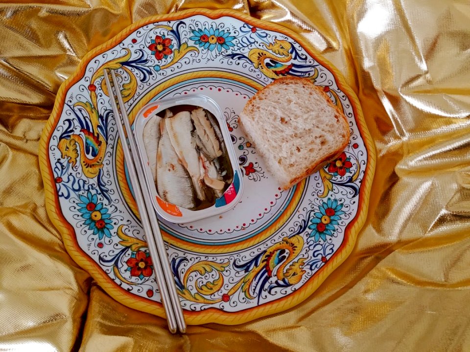 Сардины и хлеб с онлайн-пазл