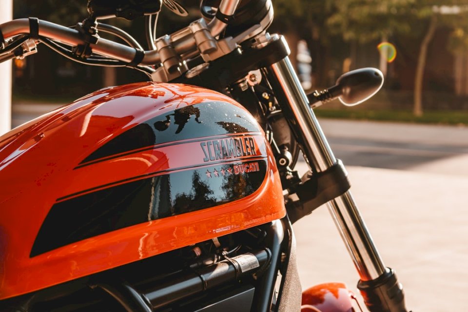 Orange Ducati skládačky online