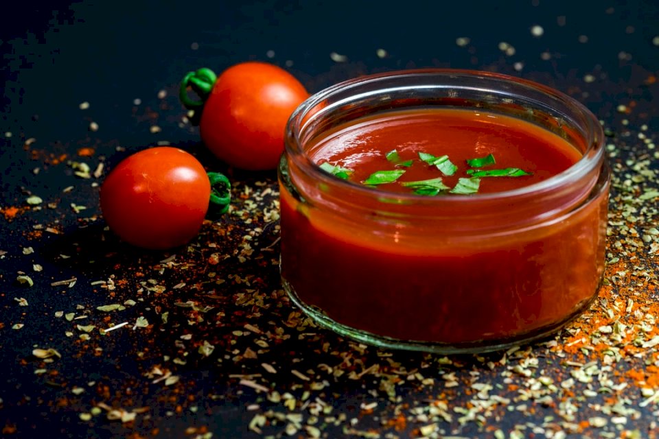 Свіжий томатний соус пазл онлайн