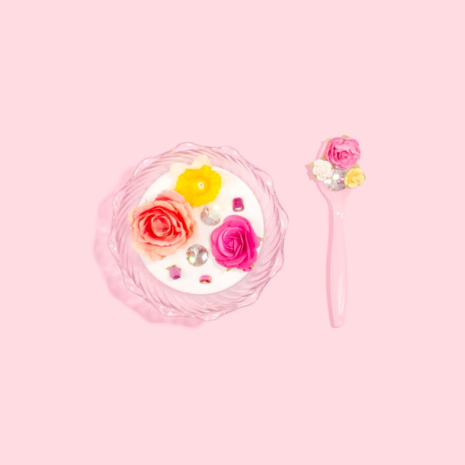 Чаша з квітами пазл онлайн