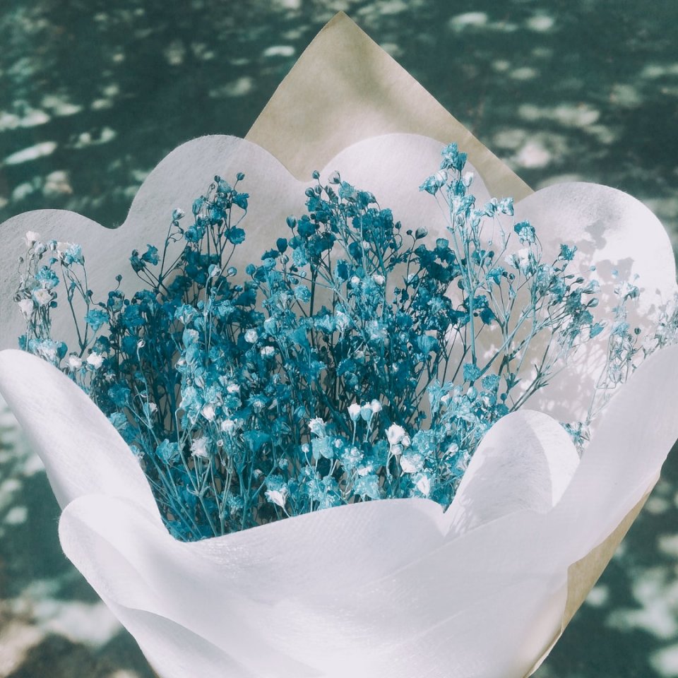 Λευκό λουλουδάτο μπουκέτο παζλ online