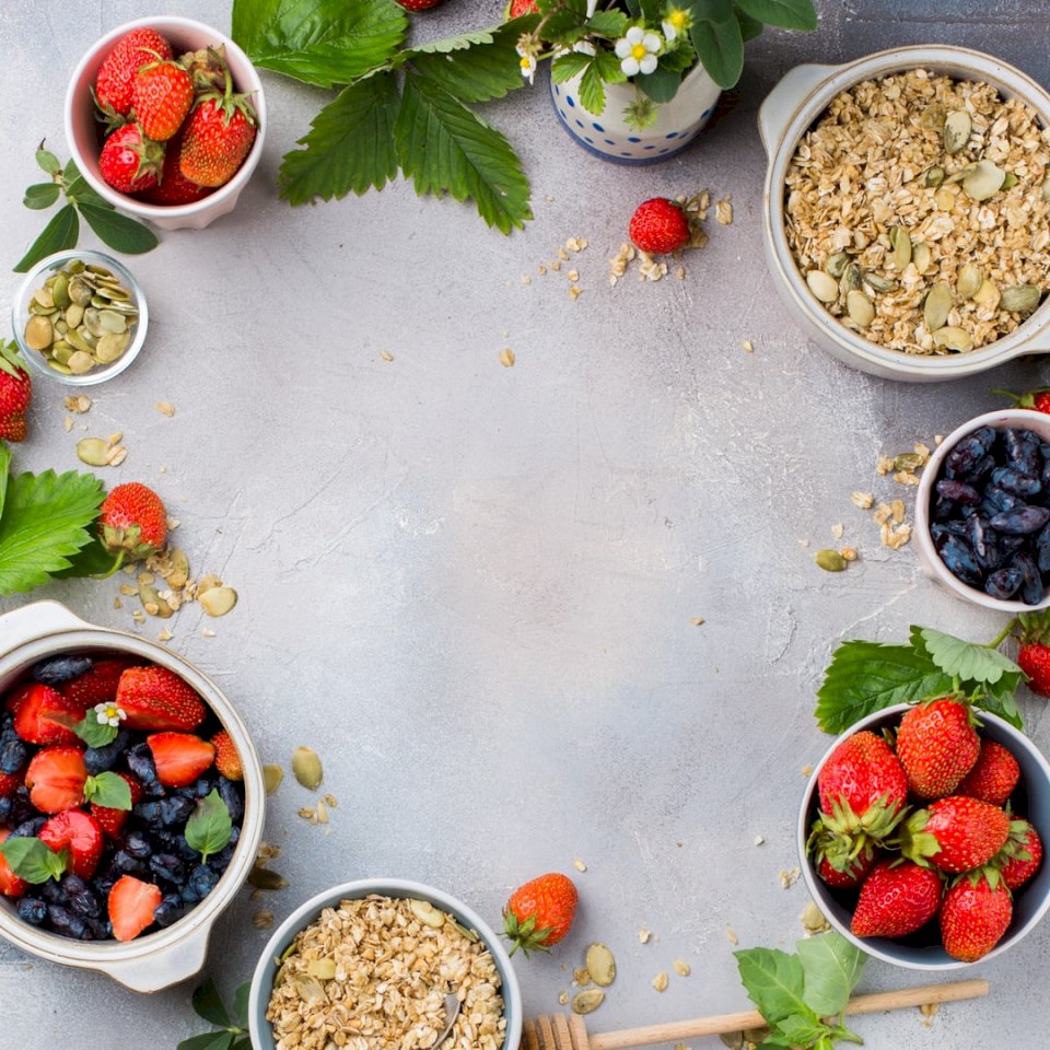 Berry, leaves, granola, honey jigsaw puzzle online