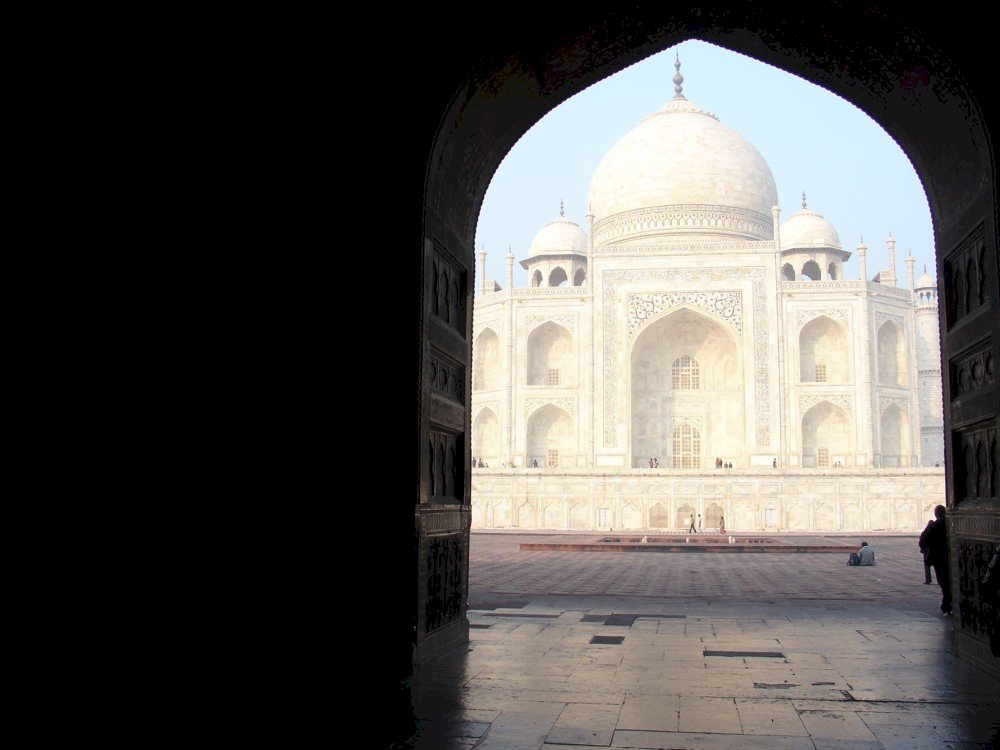 Taj Mahal visto da mesquita puzzle online