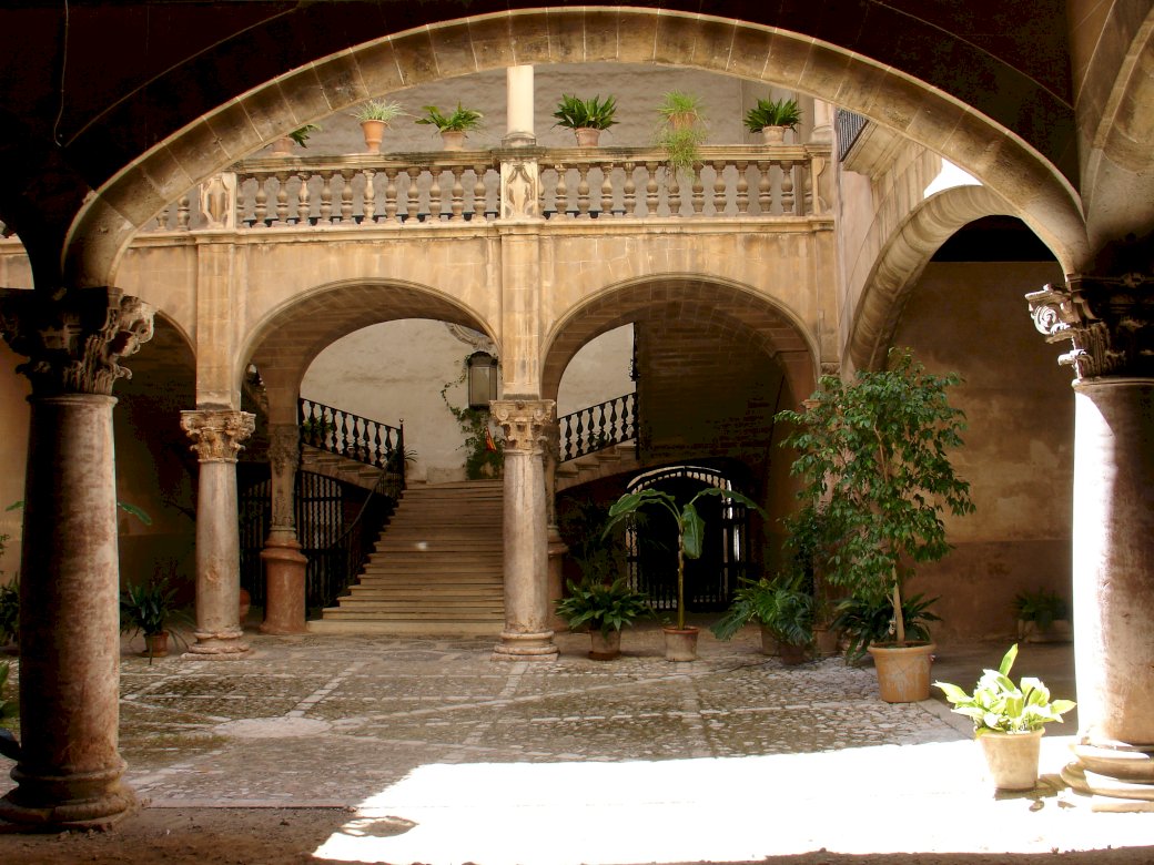 Oude binnenplaatsen van Palma de Mallorca online puzzel