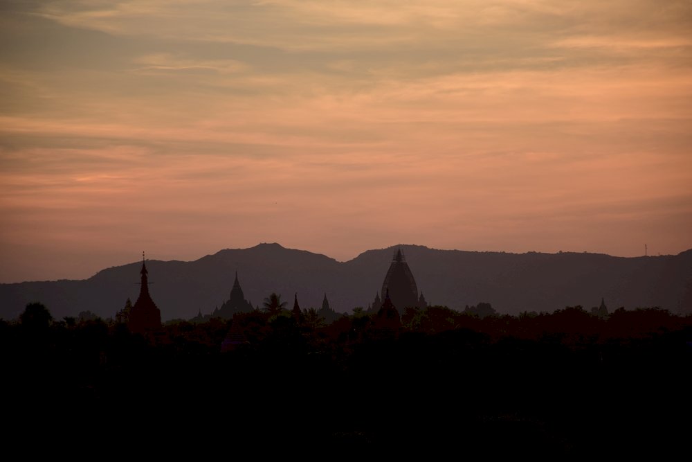 Solnedgång i Bagan (Myanmar) pussel på nätet