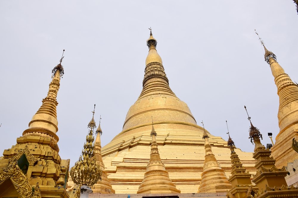 Le grand stupa de Yangun puzzle en ligne