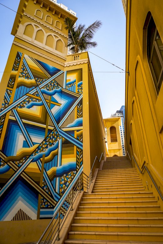 Um edifício colorido em Dubai puzzle online