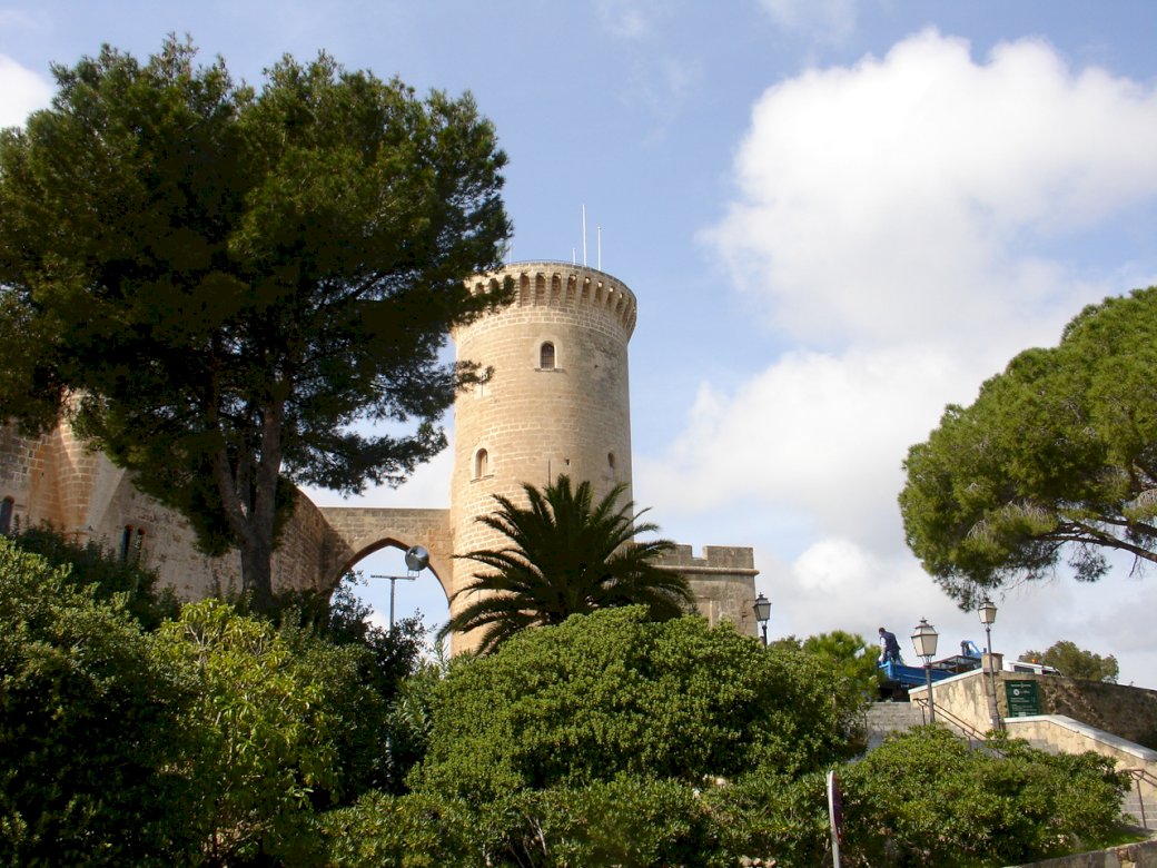 Castelo Bellver em Palma de Maiorca quebra-cabeças online