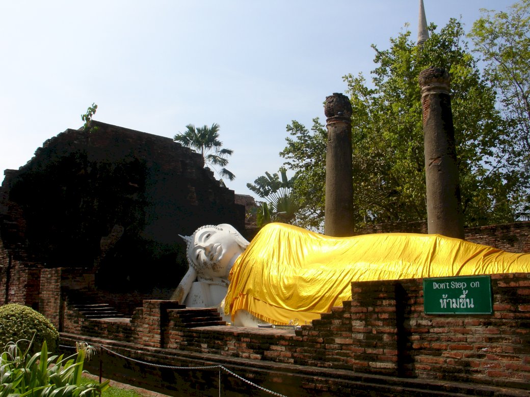 Buda reclinado en Ayuttaya Tailandia rompecabezas en línea