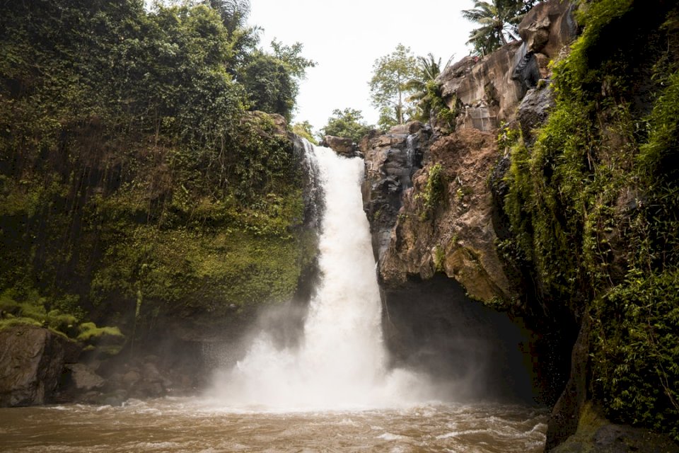 Wasserfall auf Bali Online-Puzzle