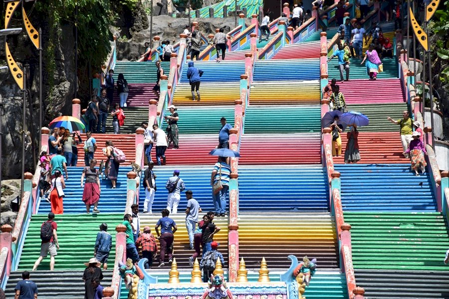 escadas coloridas em Kuala Lumpur puzzle online